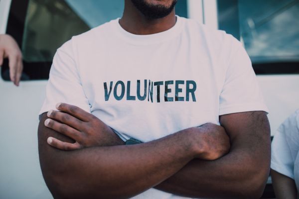 A man wearing a volunteer t-shirt